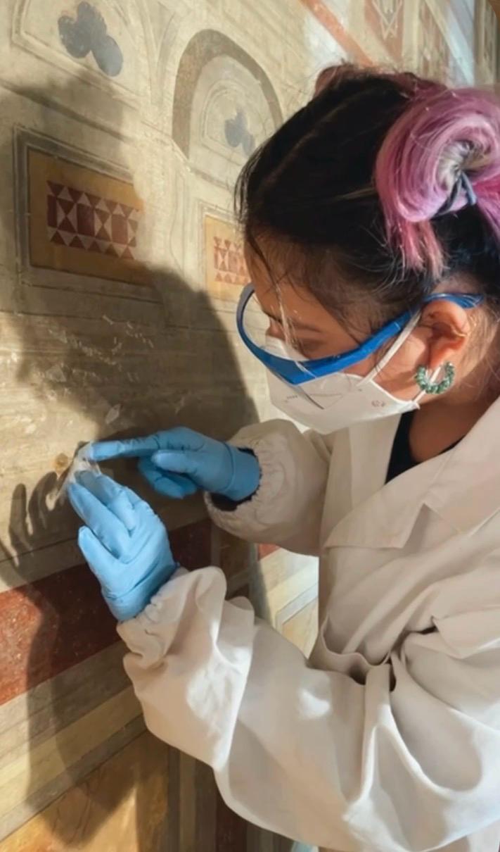 Consolidation tests on fragile paint layer