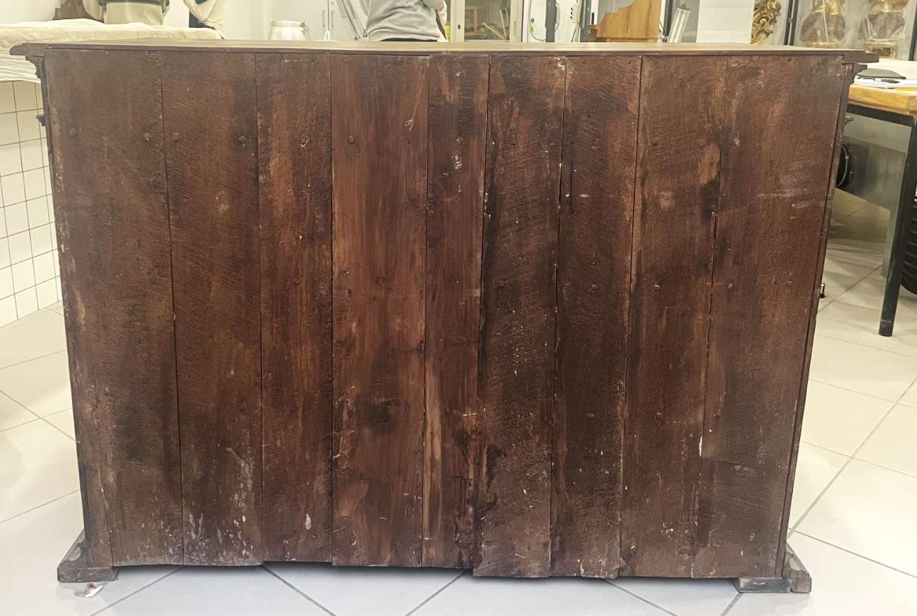 Stibbert chest, surface condition