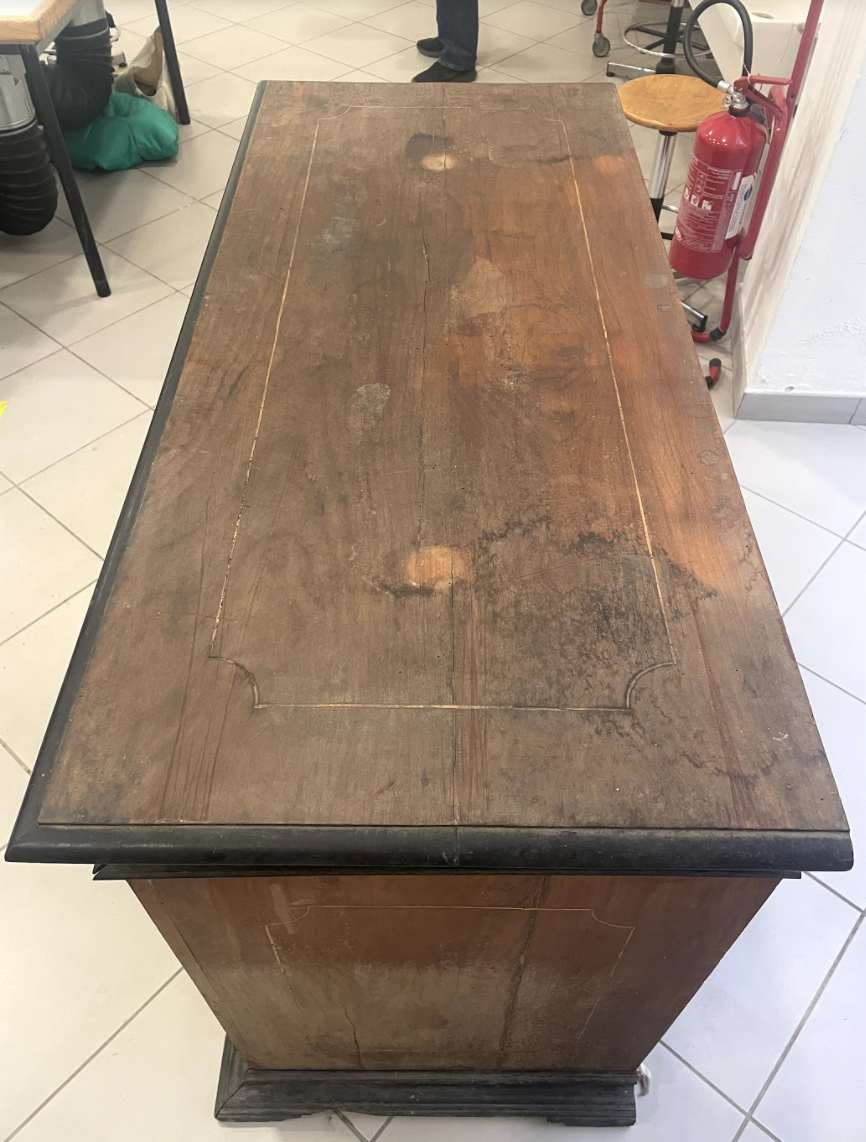 Stibbert chest, structural detail