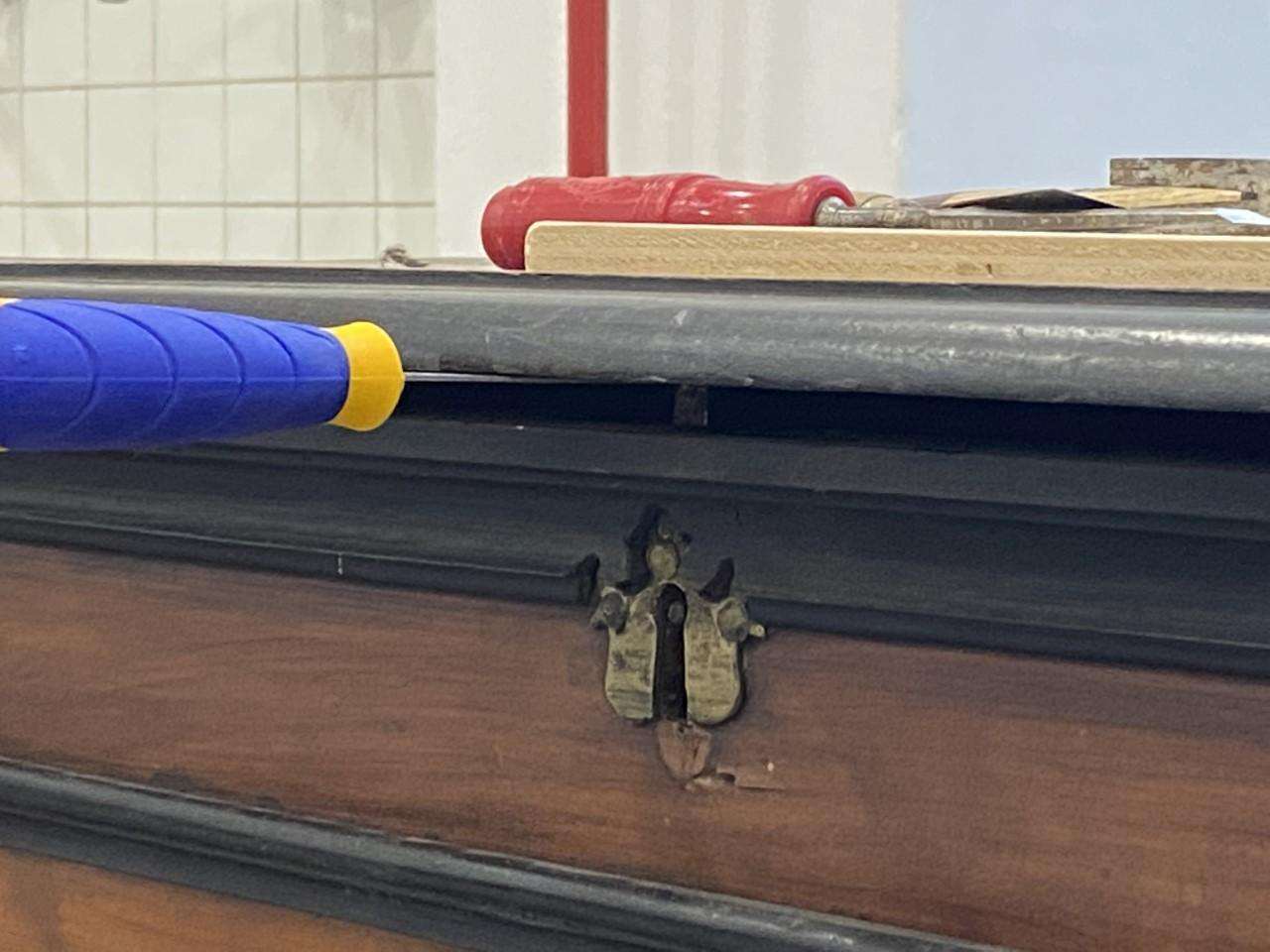 Stibbert chest, surface decoration